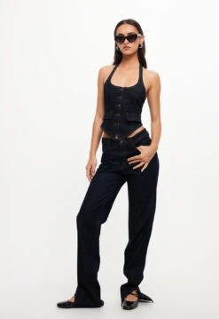 CRAWFORD JEANS - DARK DENIM -Lionessfashion Shop 04 10 23 LIONESS RESHOOTS STELLAVIDS RESHOOTS 0003 fa8d8b79 8a22 4877 b2f5 f64cd3150026