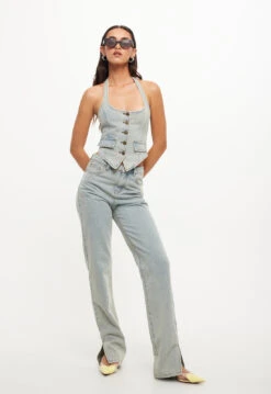 CRAWFORD JEANS - LIGHT DENIM -Lionessfashion Shop 04 10 23 LIONESS RESHOOTS STELLAVIDS RESHOOTS 047 1d3dcd37 5a4b 4c1a 9103 0d53fde024bc