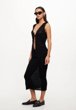 OLSEN VEST - ONYX -Lionessfashion Shop 04 10 23 LIONESS RESHOOTS STELLAVIDS RESHOOTS 161