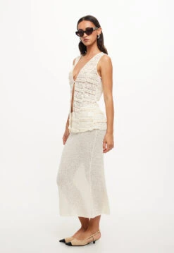 OLSEN VEST - CREAM -Lionessfashion Shop 04 10 23 LIONESS RESHOOTS STELLAVIDS RESHOOTS 186