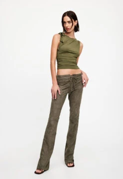 DOWN FOR YOU SUEDE PANT - KHAKI -Lionessfashion Shop 07 12 22 LIONESS JAN Kristel JAN 167