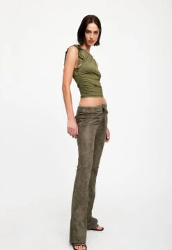 DOWN FOR YOU SUEDE PANT - KHAKI -Lionessfashion Shop 07 12 22 LIONESS JAN Kristel JAN 177