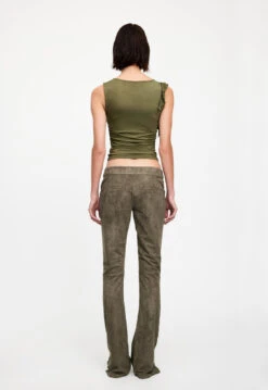 DOWN FOR YOU SUEDE PANT - KHAKI -Lionessfashion Shop 07 12 22 LIONESS JAN Kristel JAN 178