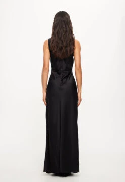 DAKOTA MAXI - ONYX -Lionessfashion Shop 12 07 23 LIONESS eCOMM ReSHOOTS Robbie RESHOOTS 037