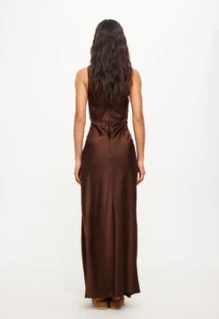 DAKOTA MAXI - CHOCOLATE -Lionessfashion Shop 12 07 23 LIONESS eCOMM ReSHOOTS Robbie RESHOOTS 092