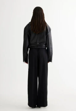 STATEN ISLAND JACKET - BLACK -Lionessfashion Shop 14 04 23 LIONESS eCOMM MAY23 RESHOOTS 1575