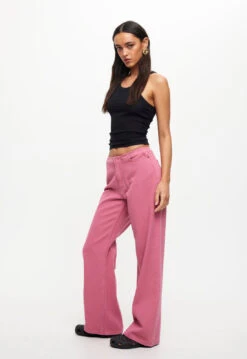 PRACTICAL MAGIC JEAN - HOT PINK -Lionessfashion Shop 16 06 23 LIONESS eComm JULY Roberta RESHOOTS 435