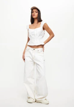 EIVISSA BAGGY JEAN - PEARL -Lionessfashion Shop 16 06 23 LIONESS eComm JULY Roberta RESHOOTS 515 1917651d ee41 4ca4 b0bd b83ae0316ea6