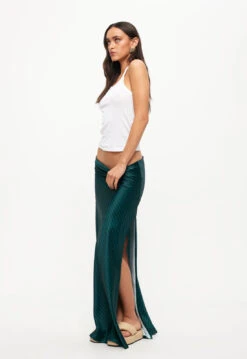 DEVON MAXI SKIRT - GREEN PINSTRIPE -Lionessfashion Shop 24 05 23 LIONESS ReShoots Roberta Reshoots 1248