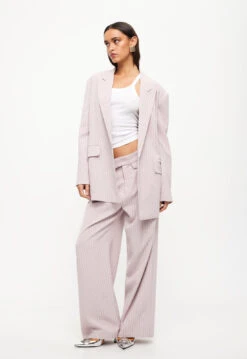 NYC BLAZER - PINK PINSTRIPE -Lionessfashion Shop 24 05 23 LIONESS ReShoots Roberta Reshoots 448