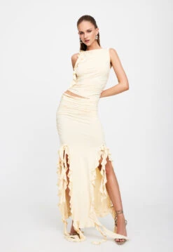 RENDEZVOUS SKIRT - CANARY -Lionessfashion Shop 25 01 23 LIONESS ReShoots Serena RESHOOTS 1160 27d73a70f17d4ba4962e27caf8fc1f38