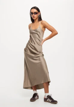 JULIETTE SATIN DRESS - MINERAL -Lionessfashion Shop 25 08 23 LIONESS ReShoots RESHOOTS 228