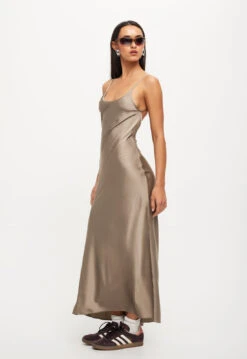 JULIETTE SATIN DRESS - MINERAL -Lionessfashion Shop 25 08 23 LIONESS ReShoots RESHOOTS 241