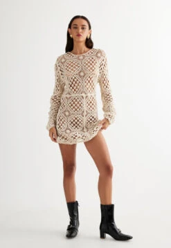 ATZARÓ CROCHET MINI DRESS - ALMOND -Lionessfashion Shop 27 03 23 LIONESS ReShoots Roberta RESHOOTS 1257