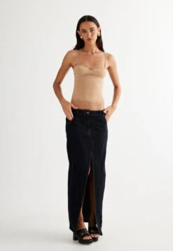 BARBIE SPLIT MIDI - DARK DENIM -Lionessfashion Shop 27 03 23 LIONESS ReShoots Roberta RESHOOTS 746