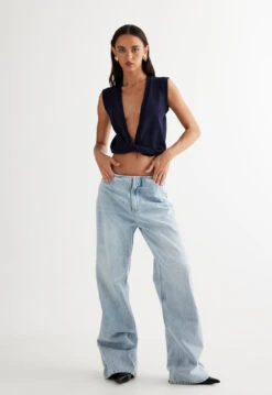PRACTICAL MAGIC JEAN - BLUE DENIM -Lionessfashion Shop 27 03 23 LIONESS ReShoots Roberta RESHOOTS 813