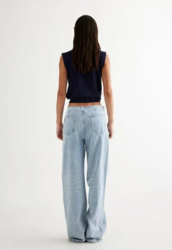 PRACTICAL MAGIC JEAN - BLUE DENIM -Lionessfashion Shop 27 03 23 LIONESS ReShoots Roberta RESHOOTS 839