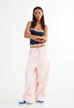 HILLS PARACHUTE PANT - BUBBLEGUM -Lionessfashion Shop LT862 2304 NAVY LB591 2304 BUBBLEGUM 2
